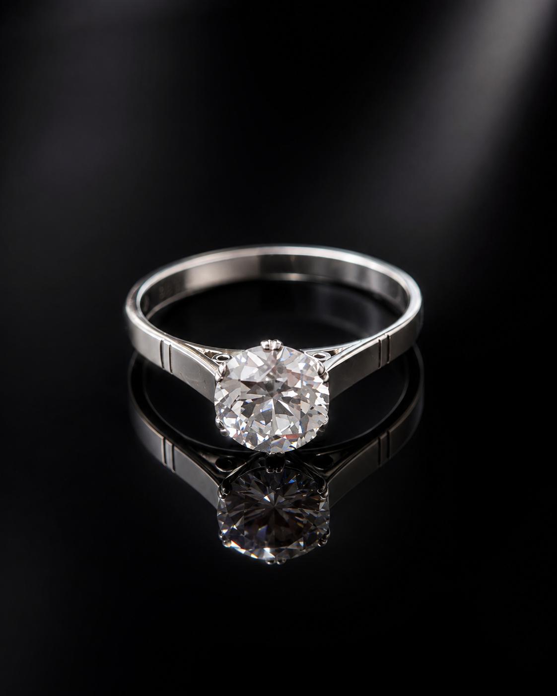 PRVOREPUBLIKOVÝ DIAMANTOVÝ PRSTEN 1.38 CT., CERTIGIKÁT ČGL